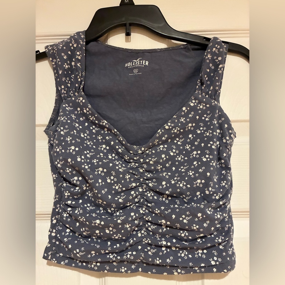 ⭐️3/$15⭐️Hollister grey Floral Tank Top